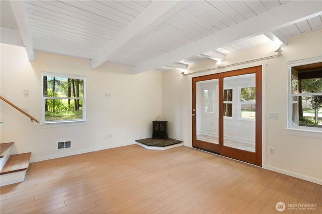 6182 Chestnut Drive, Maple Falls, WA 98266