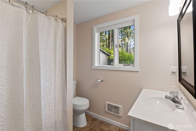 6182 Chestnut Drive, Maple Falls, WA 98266