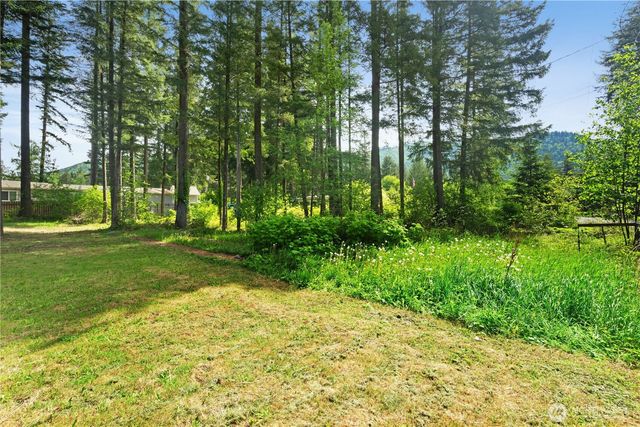 6182 Chestnut Drive, Maple Falls, WA 98266
