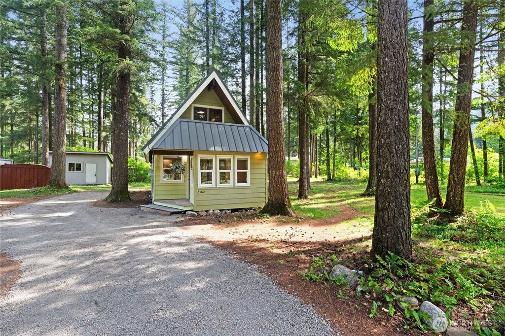 6182 Chestnut Drive, Maple Falls, WA 98266