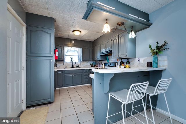 1042 CHURCH ST, Reading, PA 19601
