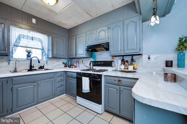 1042 CHURCH ST, Reading, PA 19601