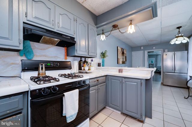 1042 CHURCH ST, Reading, PA 19601