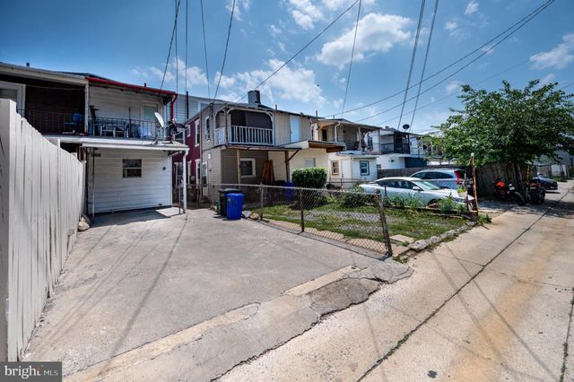 1042 CHURCH ST, Reading, PA 19601