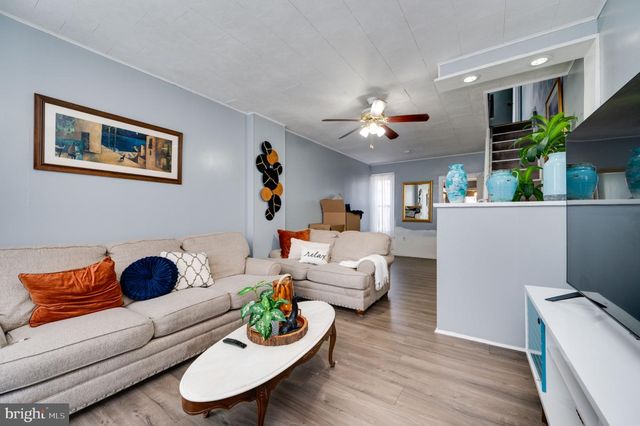1042 CHURCH ST, Reading, PA 19601