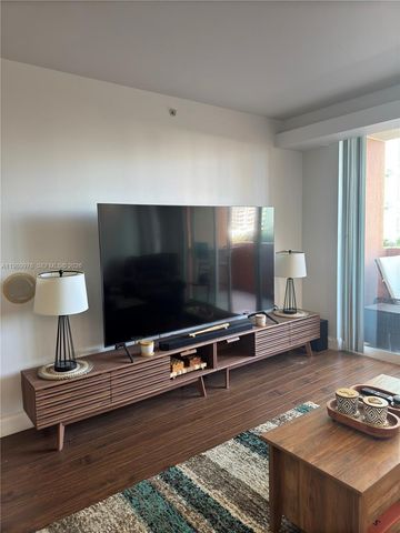 2000 N Bayshore Dr 708, Miami, FL 33137