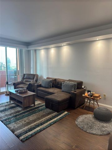 2000 N Bayshore Dr 708, Miami, FL 33137