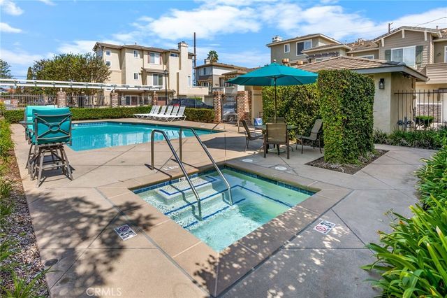 2938 Claremore Lane, Los Alamitos, CA 90720