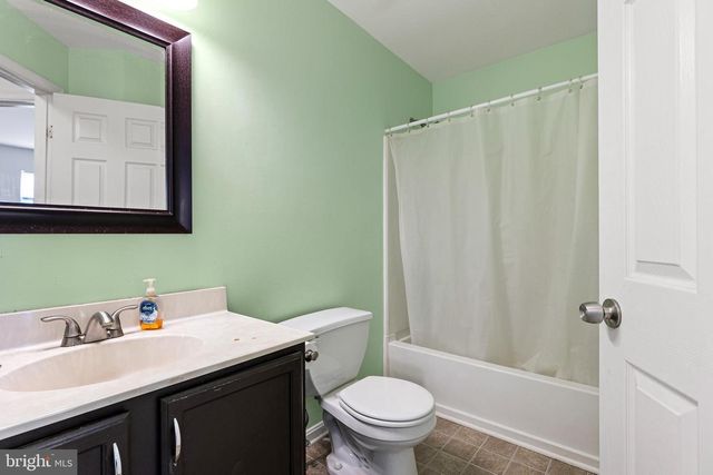 16 HIGHLAND CIR, Newark, DE 19713