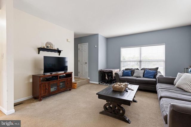 16 HIGHLAND CIR, Newark, DE 19713