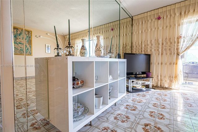 16790 NE 14th Ave 215, Miami, FL 33162