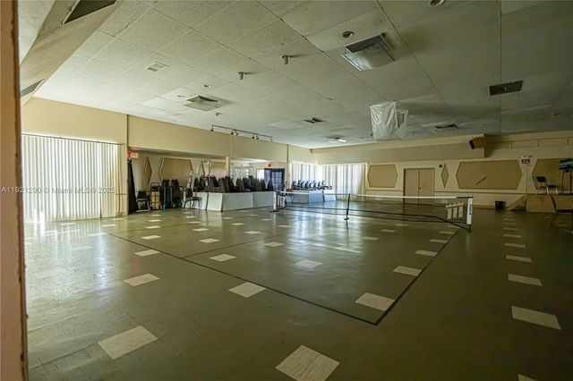 16790 NE 14th Ave 215, Miami, FL 33162