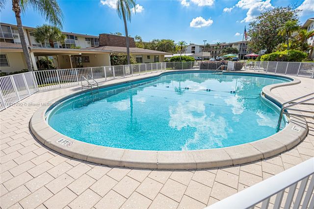 16790 NE 14th Ave 215, Miami, FL 33162