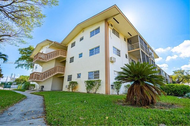 16790 NE 14th Ave 215, Miami, FL 33162