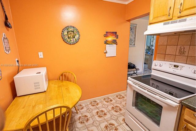 16790 NE 14th Ave 215, Miami, FL 33162