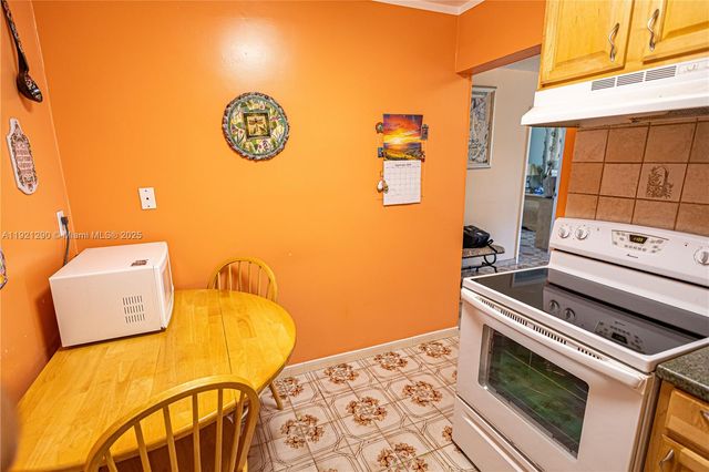 16790 NE 14th Ave 215, Miami, FL 33162