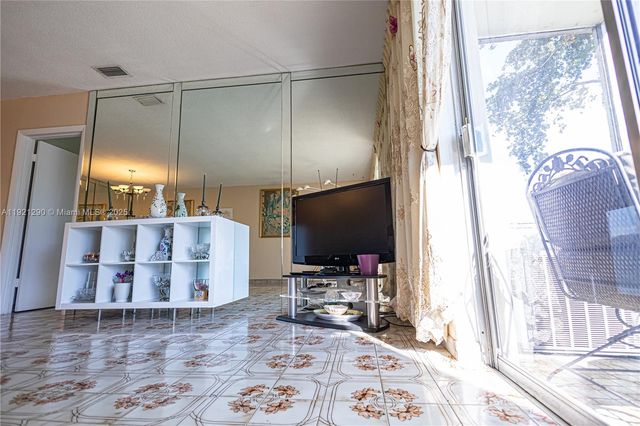 16790 NE 14th Ave 215, Miami, FL 33162