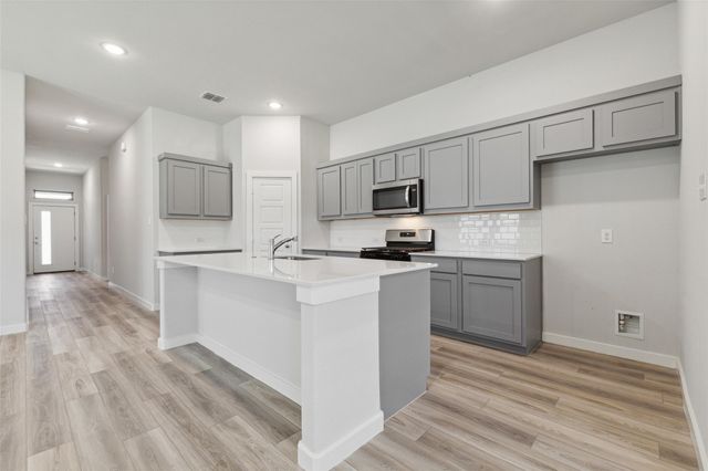 200 Hidalgo LN, Elgin, TX 78621