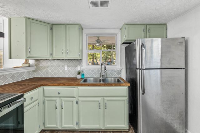 26604 Orchid Court, Huntsville, TX 77320