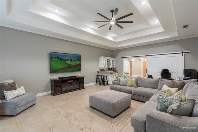 1611 E Mile 3 Road, Palmhurst, TX 78573