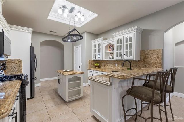 1611 E Mile 3 Road, Palmhurst, TX 78573