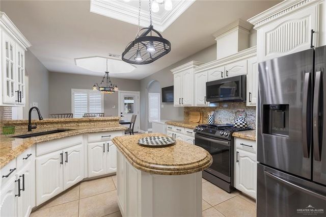 1611 E Mile 3 Road, Palmhurst, TX 78573