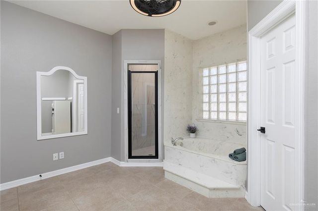 1611 E Mile 3 Road, Palmhurst, TX 78573