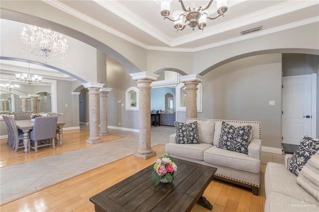 1611 E Mile 3 Road, Palmhurst, TX 78573