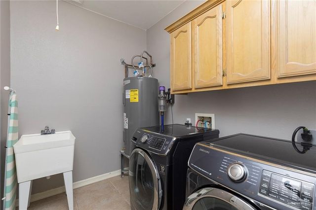 1611 E Mile 3 Road, Palmhurst, TX 78573