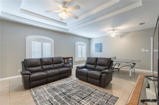 1611 E Mile 3 Road, Palmhurst, TX 78573