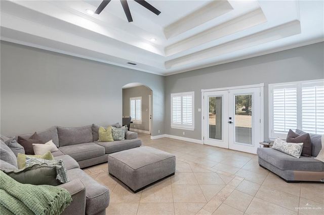 1611 E Mile 3 Road, Palmhurst, TX 78573