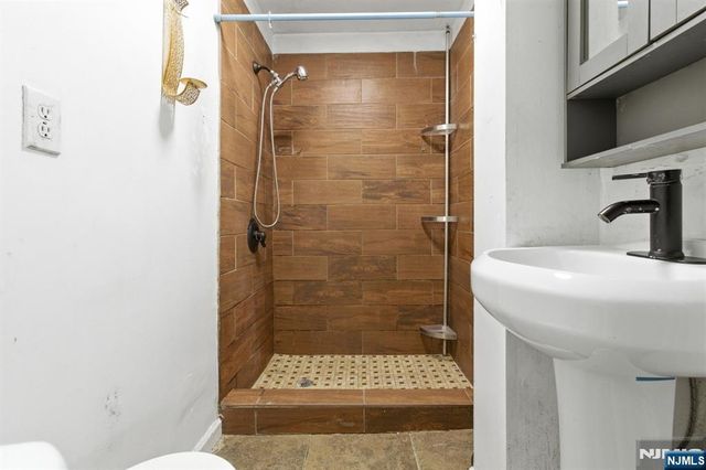 31 Hillman Street, Paterson, NJ 07522