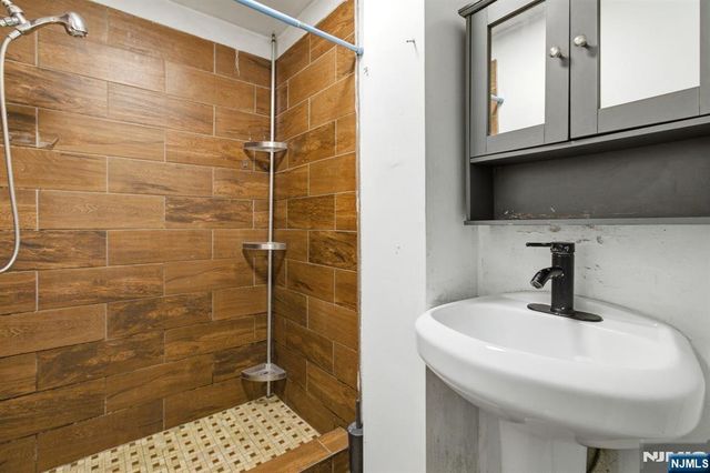 31 Hillman Street, Paterson, NJ 07522