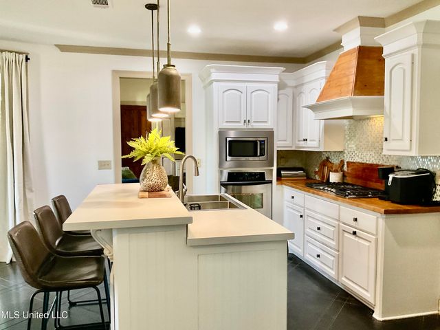834 Creston Drive, Byram, MS 39272