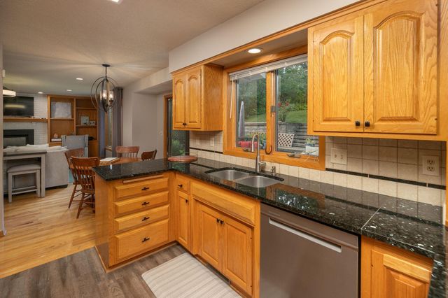 2033 Beacon Drive SW, Rochester, MN 55902