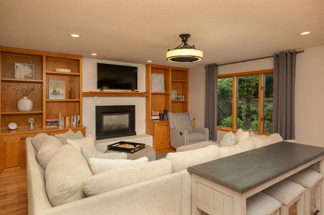 2033 Beacon Drive SW, Rochester, MN 55902