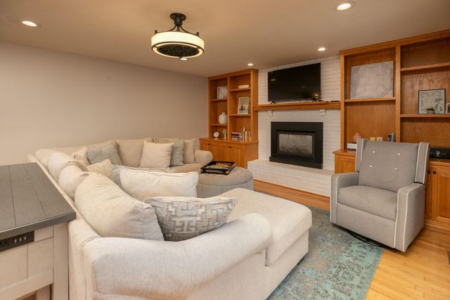 2033 Beacon Drive SW, Rochester, MN 55902