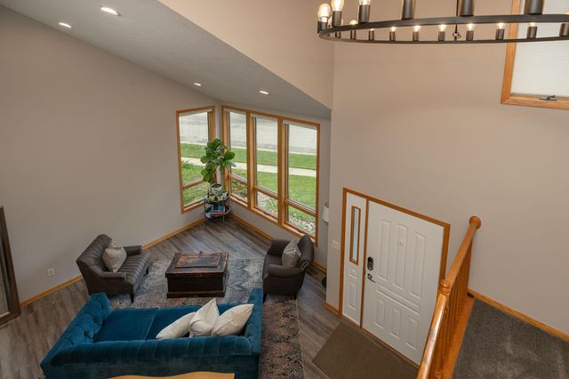 2033 Beacon Drive SW, Rochester, MN 55902