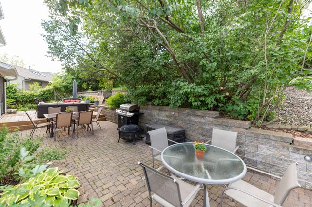2033 Beacon Drive SW, Rochester, MN 55902
