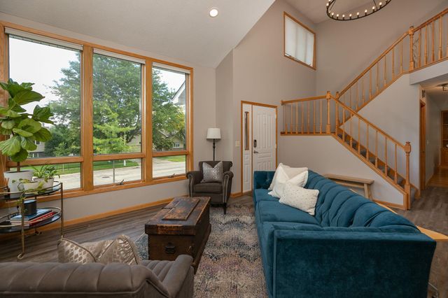 2033 Beacon Drive SW, Rochester, MN 55902