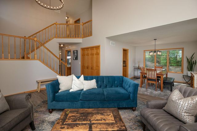 2033 Beacon Drive SW, Rochester, MN 55902