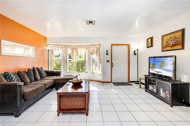 1219 SE 19th TER, Cape Coral, FL 33990