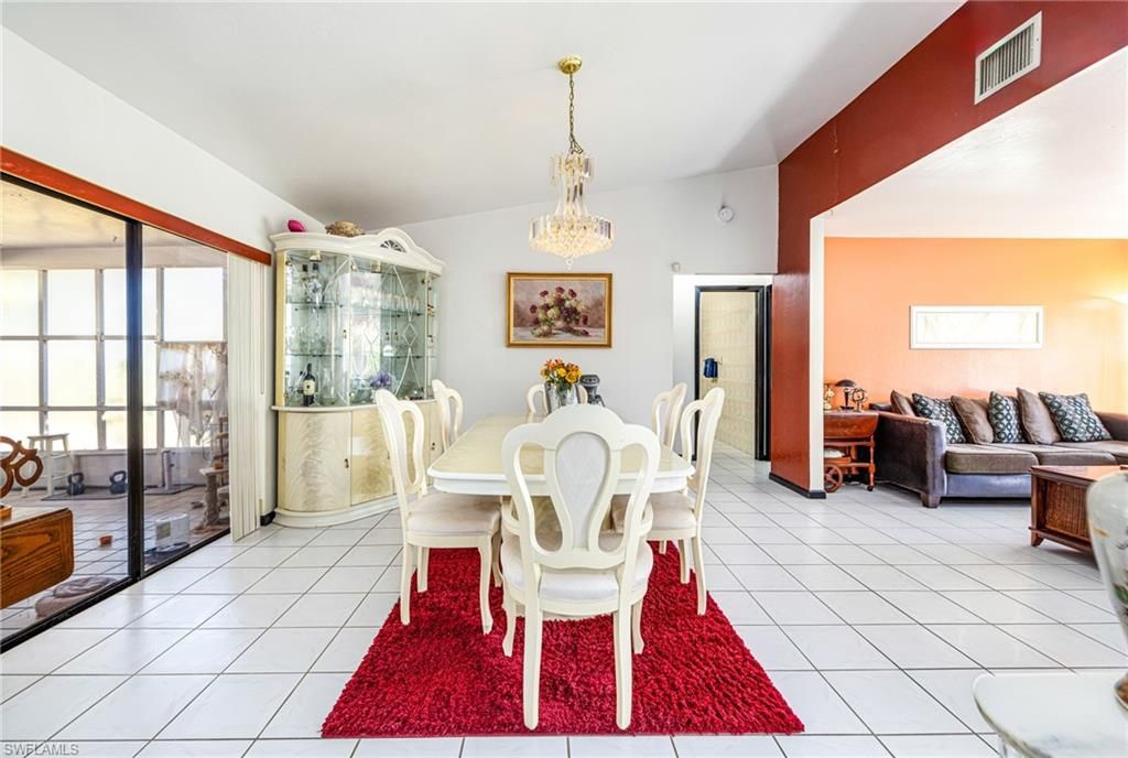 Image 10 of property listing at 1219 SE 19th TER, Cape Coral, FL 33990