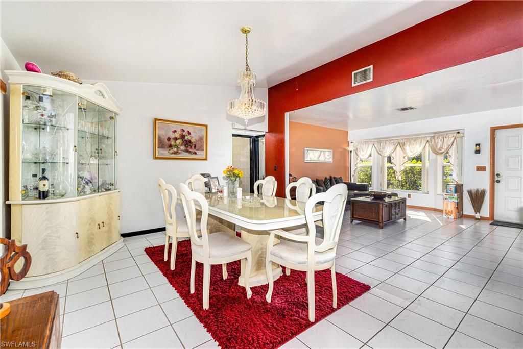 Image 11 of property listing at 1219 SE 19th TER, Cape Coral, FL 33990