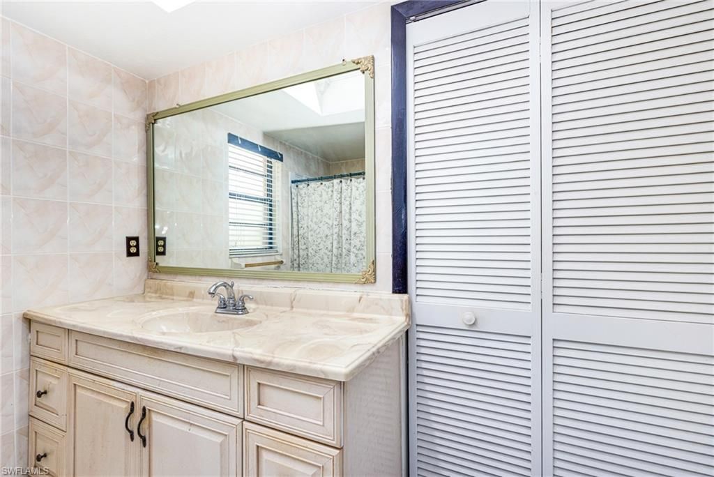 Image 16 of property listing at 1219 SE 19th TER, Cape Coral, FL 33990