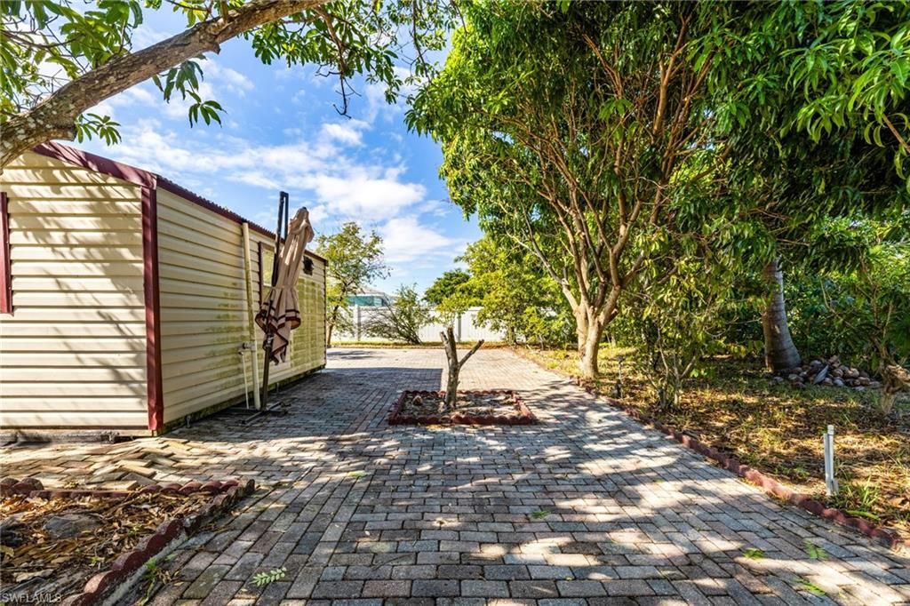 Image 27 of property listing at 1219 SE 19th TER, Cape Coral, FL 33990