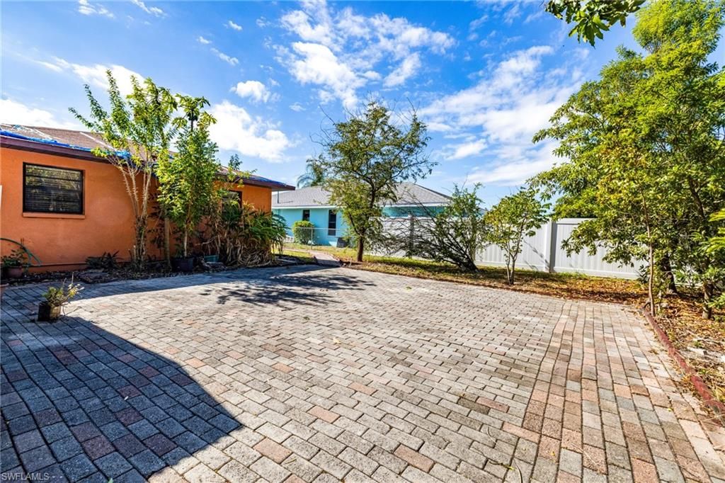 Image 29 of property listing at 1219 SE 19th TER, Cape Coral, FL 33990