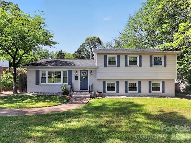 3025 Dunaire Drive, Charlotte, NC 28205