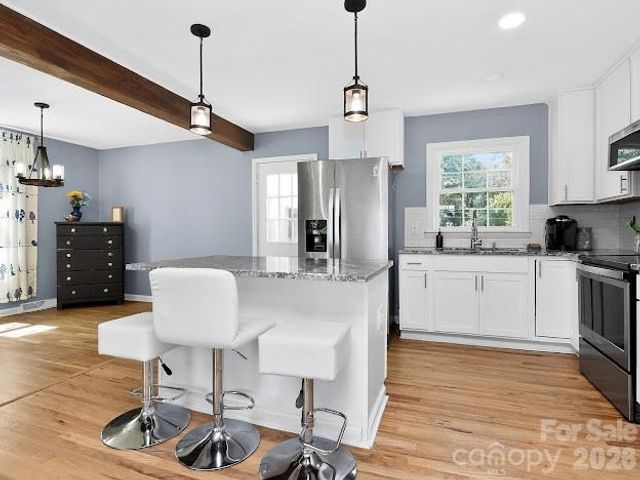 3025 Dunaire Drive, Charlotte, NC 28205