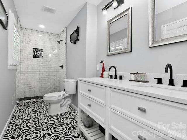 3025 Dunaire Drive, Charlotte, NC 28205